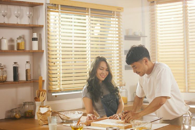 Trương Thanh Long là người mẫu kiêm diễn viên, nhà thiết kế. Anh sinh năm 1983, kém Mỹ Tâm 2 tuổi.