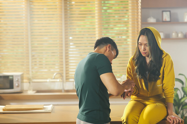 Sau 13 giờ ra mắt, MV "Anh đợi em được không?" của Mỹ Tâm đạt hơn 1,2 triệu lượt xem, lọt top 4 trending trên Youtube.