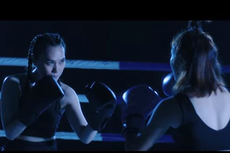 Ca khúc “Anh đợi em được không?” được viết riêng cho Mỹ Tâm. Lời bài hát chứa đầy những sự trải nghiệm của người con gái trong tình yêu.