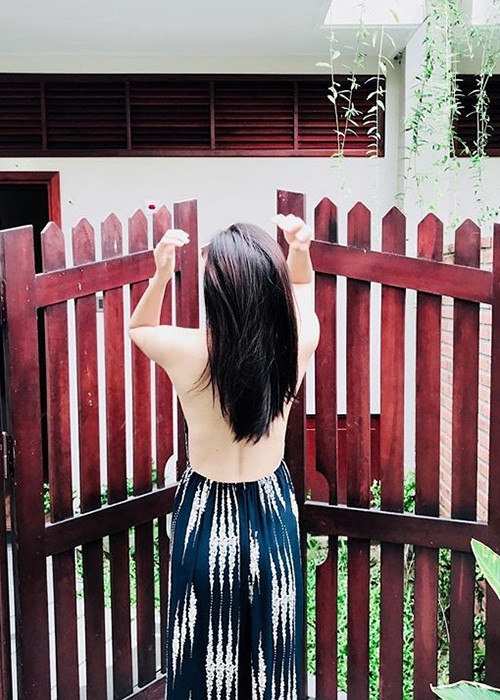 Á khôi bị tước danh hiệu sở hữu thân hình quyến rũ, hút mắt người đối diện.