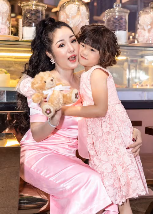 Vi sao nhieu sao Viet cam can con vao showbiz, noi nghiep bo me?-Hinh-2