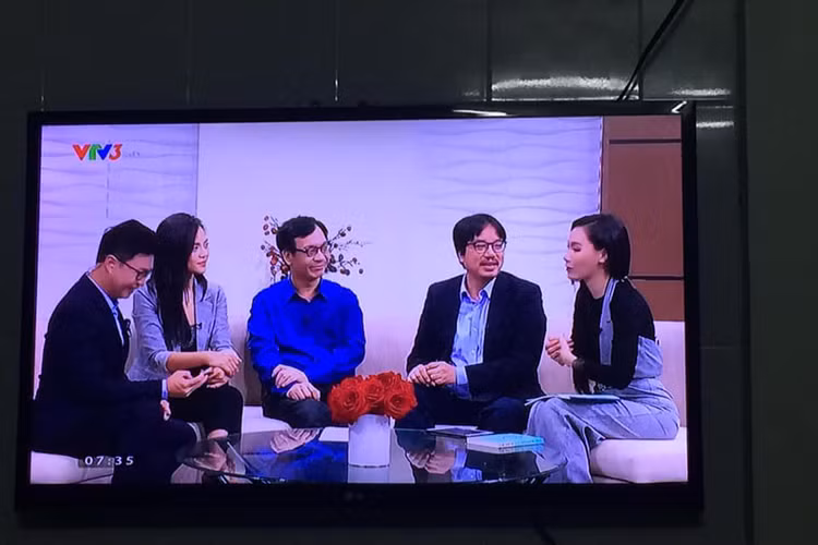 Năm 2018, Thu Quỳnh và Minh Hà chạm mặt nhau trong chương trình Cà phê sáng. Ảnh: FBNV