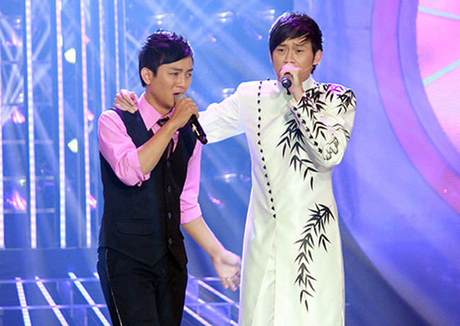 Bước ra cuộc thi, Hoài Lâm theo đuổi dòng nhạc trữ tình quê hương cũng do định hướng của Hoài Linh. Tuy nhiên, nam ca sĩ lại muốn khám phá bản thân ở dòng nhạc trẻ, thời thượng hơn. Vì vậy giữa hai cha con không tìm được tiếng nói chung. Sau này, Hoài Lâm không tập trung phát triển sự nghiệp, bỏ bê ca hát khiến sự nghiệp xuống dốc. Bản thân nam ca sĩ thừa nhận làm cha nuôi buồn lòng. Riêng Hoài Linh, anh thường từ chối trả lời về Hoài Lâm. Gần đây, Hoài Lâm đã thay đổi tên trang cá nhân, không còn chữ Võ (theo họ của Hoài Linh) như trước.