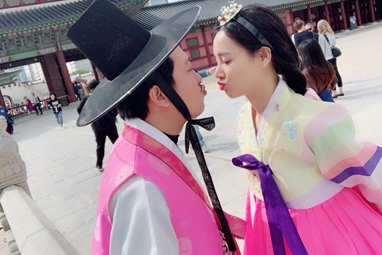 Trong 1 năm đầu tiên kết hôn, Trường Giang và Nhã Phương tận hưởng cuộc sống đầy ngọt ngào. Ảnh: FBNV