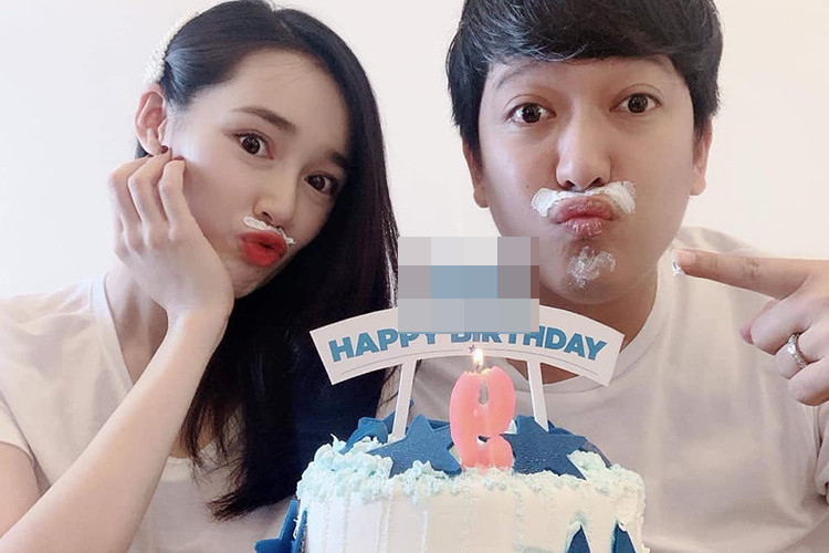 Đôi vợ chồng son gắn bó như hình với bóng sau đám cưới. Ảnh: FBNV