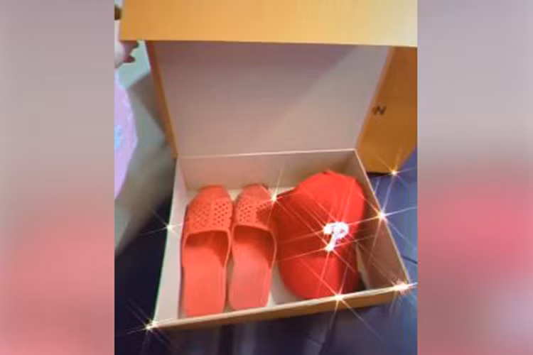 Trường Giang tặng Nhã Phương một đôi dép tổ ong, một chiếc mũ in chữ P. Nhìn hai món quà này, Nhã Phương bày tỏ cô "rớt nước mắt". Được biết, Trường Giang rất thích đi dép tổ ong. Sau khi yêu Trường Giang, Nhã Phương cũng có sở thích này.