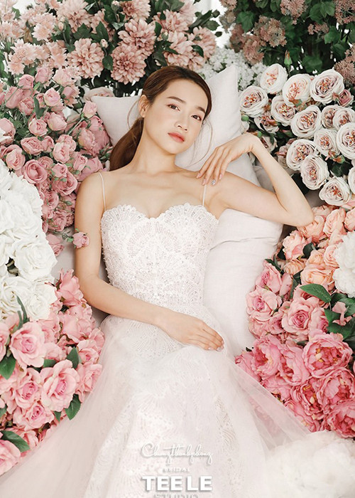 So với 1 năm trước, Nhã Phương nay đẹp mặn mà hơn.