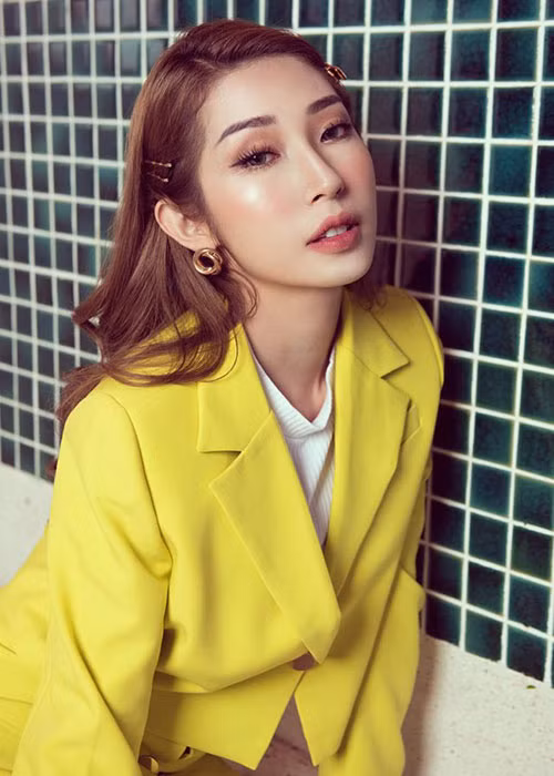 Khổng Tú Quỳnh cho rằng điều khiến cô buồn nhất là khi nghe được người ta nói cô hết thời. Chia sẻ trên Zing, tình cũ của Ngô Kiến Huy cho biết, cô từng ngỏ lời casting cho một vai nữ nhưng bị từ chối khéo. Sau đó, cô biết được họ nghĩ cô đã hết thời.