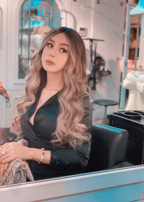 Sao Việt đáp trả mạnh mẽ trước tin đồn hết thời, ế show không thể không nhắc đến Lâm Khánh Chi. Năm 2018, antifan cho rằng Lâm Khánh Chi đã hết hot, không tập trung vào ca hát, suốt ngày chiêu trò. Lập tức, Lâm Khánh Chi phản pháo.