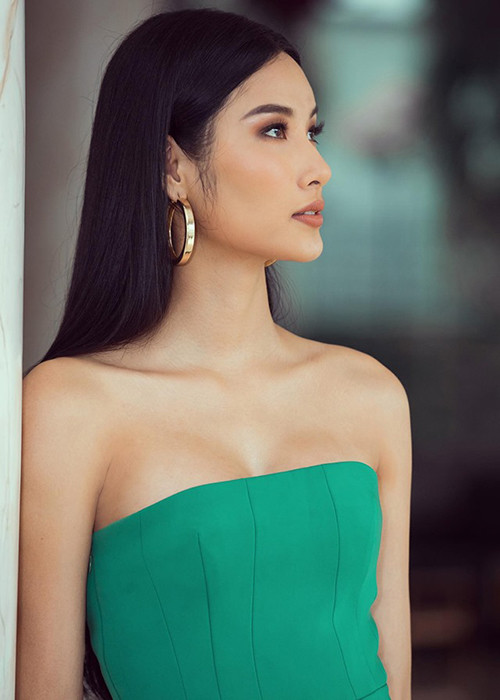 Nàng á hậu sinh năm 1992 vướng tin đồn nâng ngực khi sắp tham gia Hoa hậu Hoàn vũ Thế giới 2019.