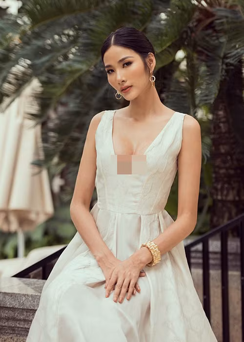 2 năm sau cuộc thi Hoa hậu Hoàn vũ Việt Nam, Hoàng Thùy ngày càng gợi cảm.