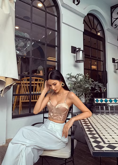 Á hậu 1 cuộc thi Hoa hậu Hoàn vũ Việt Nam 2017 từng sở hữu vòng một khá khiêm tốn.