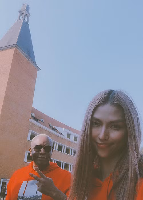 Bạn trai của Thùy Dương chia sẻ, anh bị đổ gục trước cách Thùy Dương quan tâm gắp đồ ăn vào đĩa của anh ngày mới gặp nhau.