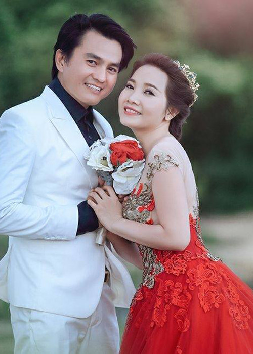 Bà xã của Cao Minh Đạt tên Thanh Trúc, kém chồng 8 tuổi và không hoạt động nghệ thuật.