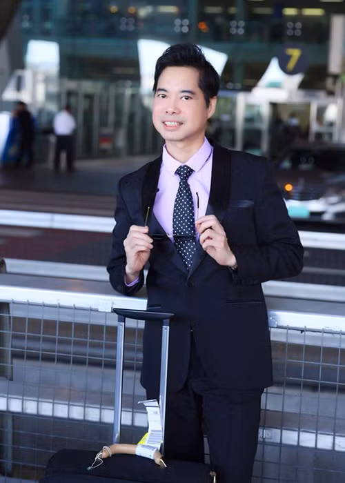 Vẫn về chuyện trinh tiết, Ngọc Sơn từng chia sẻ sau này anh có vợ thì đó là đêm tân hôn đầu tiên, còn không, anh giữ cho đến cùng. Nam ca sĩ còn tuyên bố đã mua bảo hiểm trinh tiết đời trai giá 1 triệu USD. 