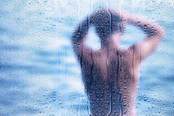 Nghi mac benh tinh duc, 'thu pham' o ngay trong phong tam-Hinh-2