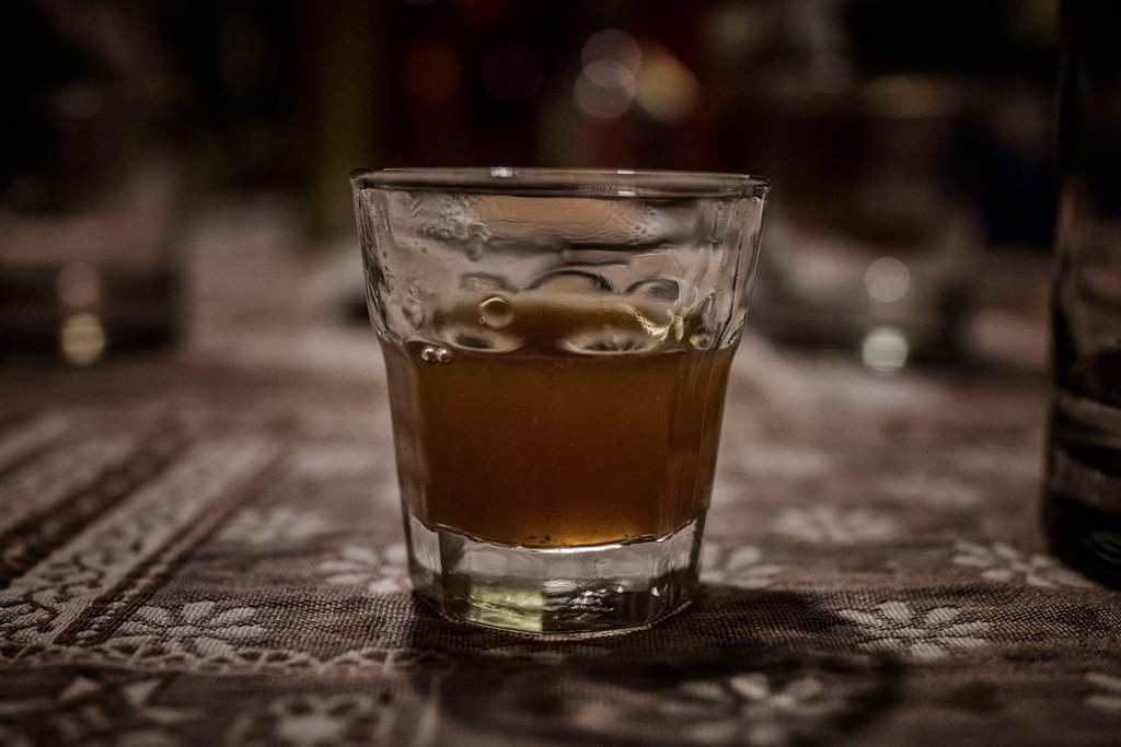 Nước tinh dầu lá thông (pine needle) là một trong những đồ uống đặc sắc ở khu vực này của dãy Alps. Ảnh: James Whitlow Delano/Washington Post.