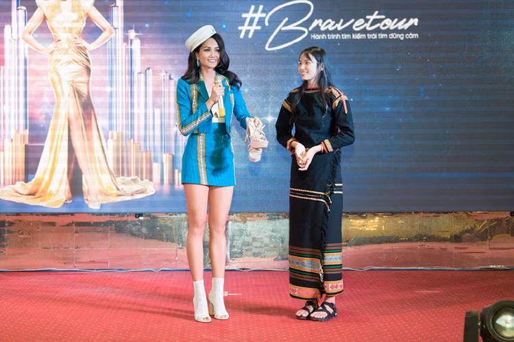 Co gai dan toc E-de duoc H’hen Nie tang giay thi HHHVVN la ai?