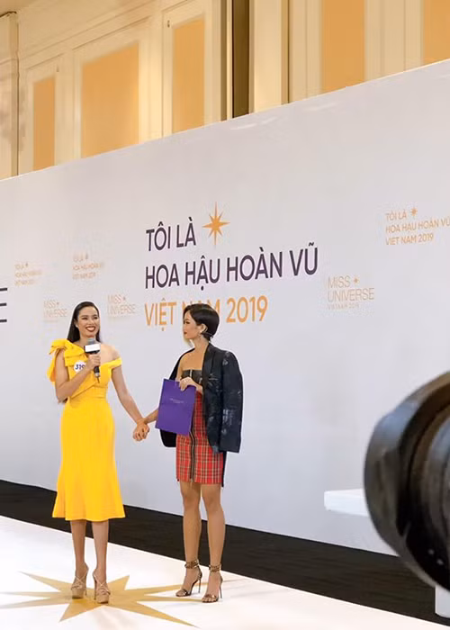 Gặp lại H'hen Niê trong vòng sơ khảo, H’luai H’wing tỏ ra rất vui mừng.