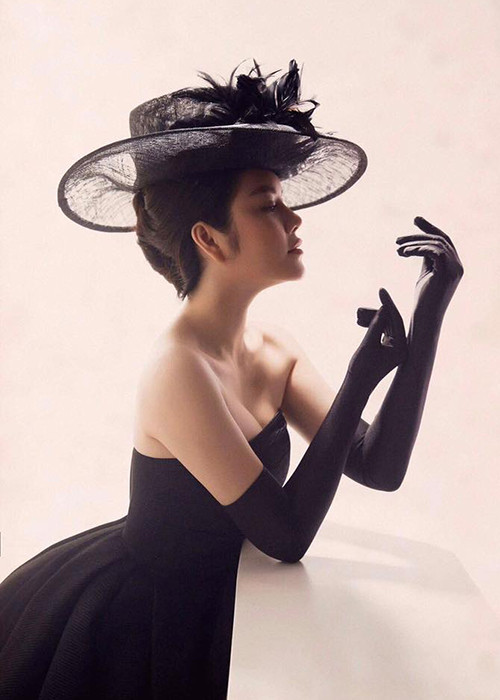 Lý Nhã Kỳ được khen ngày càng mặn mà sau nhiều năm bước vào showbiz.