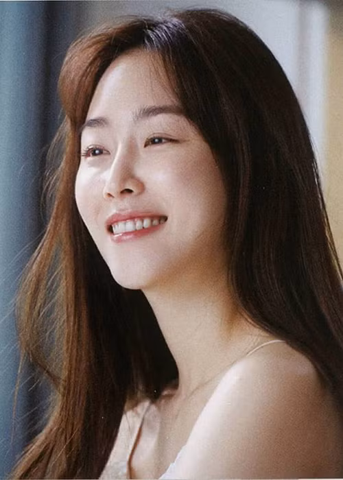 Nữ diễn viên bị nghi ngoại tình với Ahn Jae Hyun gợi cảm không kém cạnh Goo Hye Sun.