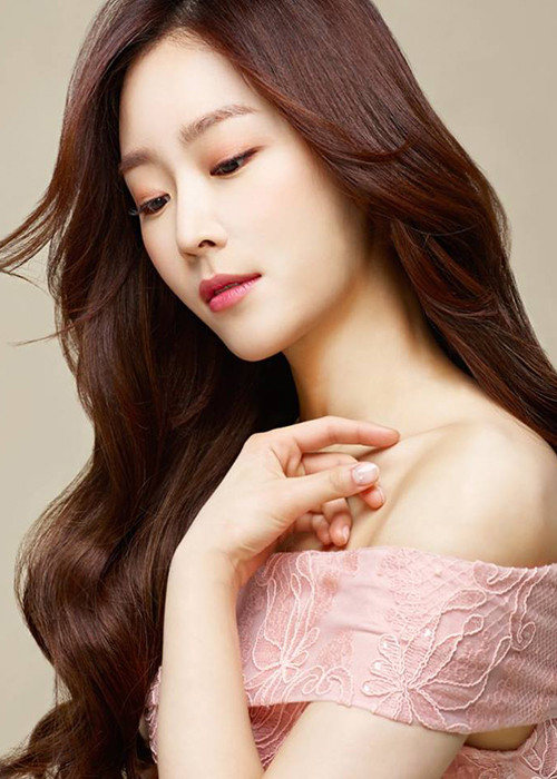 Seo Hyun Jin được phái đẹp Hàn Quốc khao khát bởi nhan sắc không tỳ vết.
