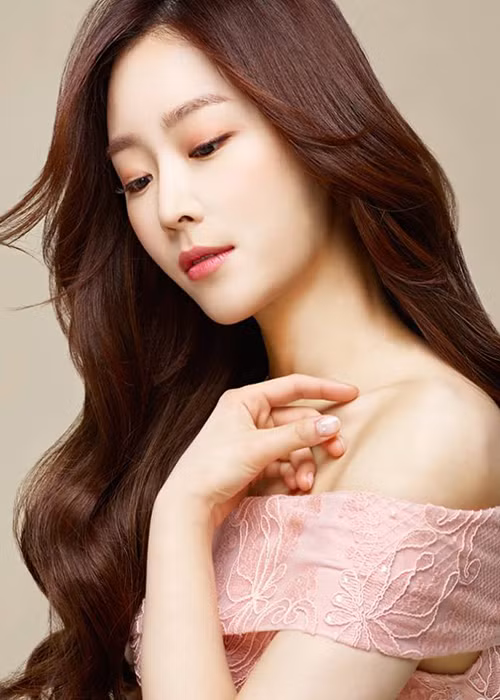 Seo Hyun Jin được phái đẹp Hàn Quốc khao khát bởi nhan sắc không tỳ vết.