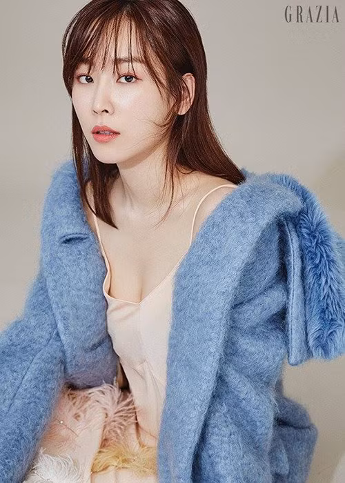 Seo Hyun Jin từng đóng chung với Ahn Jae Hyun trong bộ phim "The beauty inside" lên sóng năm 2018.