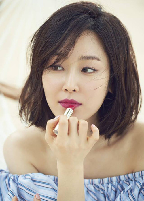 Sau khi Goo Hye Sun tố Ahn Jae Hyun ngoại tình, Seo Hyun Jin bị nghi là người thứ ba.