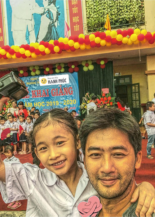 Bảo Anh chúc mừng con gái bước vào năm học mới. “Bố yêu con nhất nhất nhất trên đời”, nam diễn viên phim “Người phán xử” bày tỏ tình cảm với thiên thần nhỏ của mình.