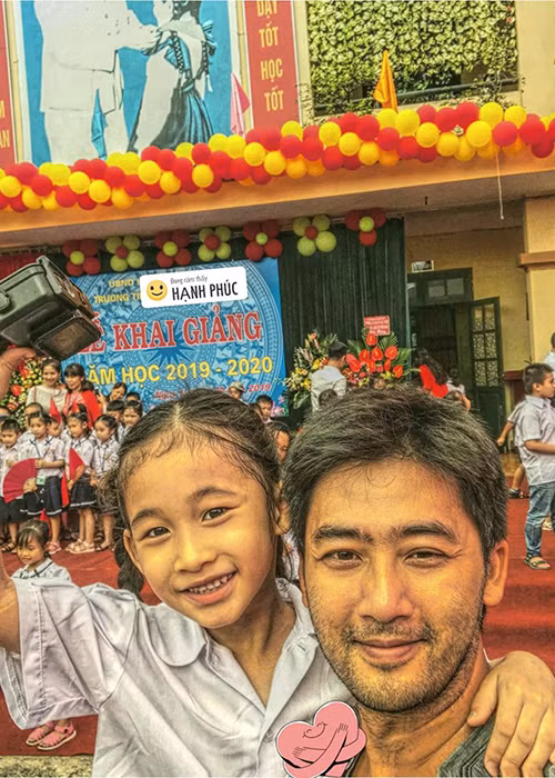 Bảo Anh chúc mừng con gái bước vào năm học mới. “Bố yêu con nhất nhất nhất trên đời”, nam diễn viên phim “Người phán xử” bày tỏ tình cảm với thiên thần nhỏ của mình.