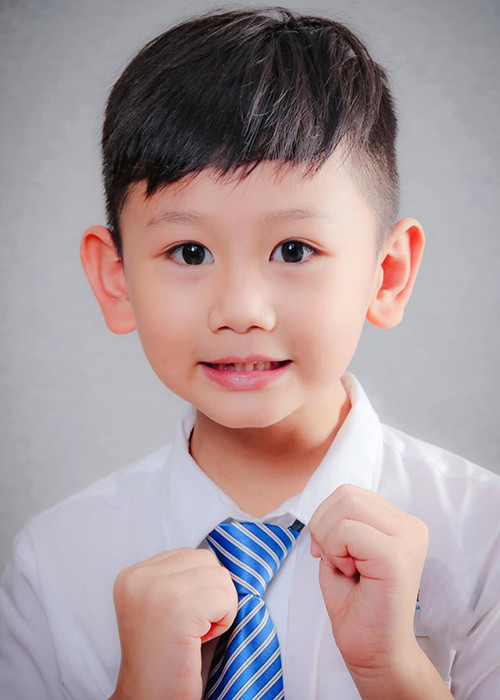 Lã Thanh Huyền cũng là một trong số sao Việt đưa con đi khai giảng. Được biết, con trai của người đẹp chính thức vào lớp 1.