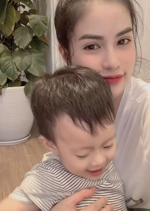 Bé Đậu - con trai của Việt Anh và Trần Hương vẫn được bố chu cấp đầy đủ.