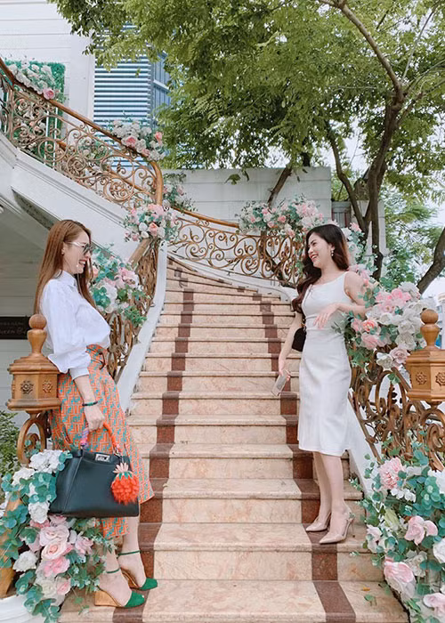 Từng than thở sụt cân trầm trọng sau tuyên bố ly hôn, Trần Hương nhanh chóng lấy lại tinh thần nên tăng cân, trở về cân nặng ban đầu.