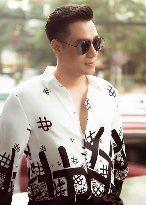 Việt Anh tỏ ra khá kín tiếng về chuyện tình cảm sau khi cuộc hôn nhân thứ hai đứt gánh.