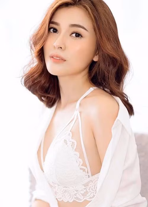 Cao Thái Hà có lợi thế ngoại hình với vóc dáng cân đối, gương mặt xinh đẹp.