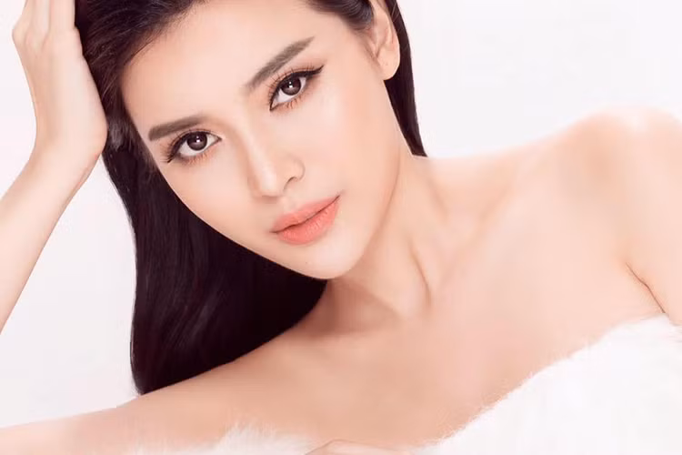 Đóng vai mợ Hai Sáng trong "Tiếng sét trong mưa", nữ diễn viên sinh năm 1990 nhận được sự chú ý của đông đảo khán giả truyền hình.