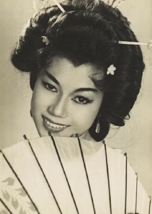 NSND Kim Cương đã sáng lập “Đoàn kịch Kim cương". Đây là đoàn kịch chuyên nghiệp bậc nhất miền Nam và là đoàn kịch mẫu mực cho các thế hệ sau này. Không chỉ là diễn viên, NSND Kim Cương còn viết kịch bản, làm đạo diễn. Ảnh: Đời sống pháp luật