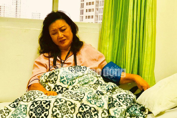 Theo Người lao động, NSND Kim Cương bị nhồi máu cơ tim phải vào cấp cứu tại bệnh viện vào ngày 21/9. Đến chiều cùng ngày, nữ nghệ sĩ đã qua cơn nguy kịch. Theo NSND Kim Cương, cách đây 10 năm, bà đã có triệu chứng nhồi máu cơ tim. Ảnh: NLĐ