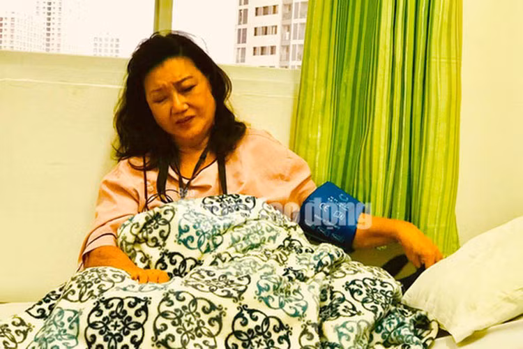 Su nghiep dang ne cua NSND Kim Cuong vua bi nhoi mau co tim