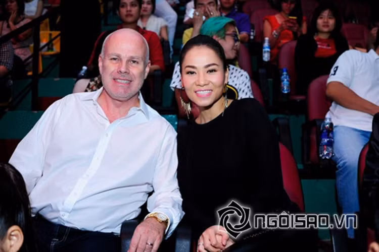 Giọng ca "Đường cong" được ông xã đại gia chiều chuộng. Ảnh: Ngôi sao