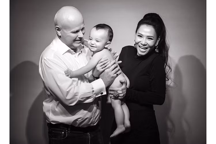 Nữ ca sĩ khoe ảnh khi con còn nhỏ. Ảnh: FBNV