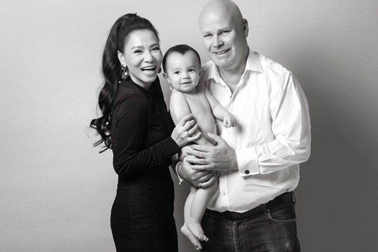 Cách đây ít ngày, Thu Minh cũng lần đầu công khai ảnh cận mặt con trai. Ảnh: FBNV