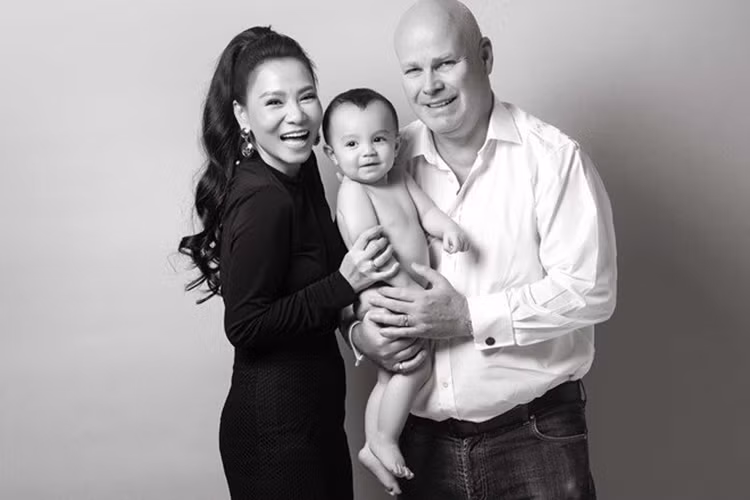 Cách đây ít ngày, Thu Minh cũng lần đầu công khai ảnh cận mặt con trai. Ảnh: FBNV