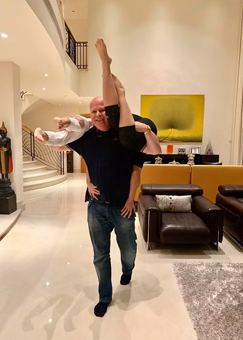 Thu Minh khá kín tiếng trong cuộc sống hôn nhân bên chồng Tây và con trai. Ảnh: FBNV