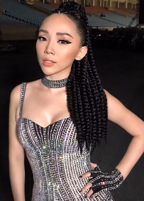 Tóc Tiên hồn nhiên, dễ thương ở tuổi teen. Khi trưởng thành, cô "lột xác" hoàn toàn.