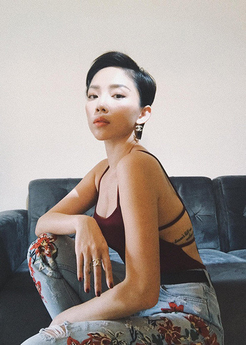 Ở tuổi 30, bạn gái của Hoàng Touliver tiếp tục theo đuổi hình ảnh gợi cảm cô xây dựng trong 5 năm trở về Việt Nam hoạt động nghệ thuật.