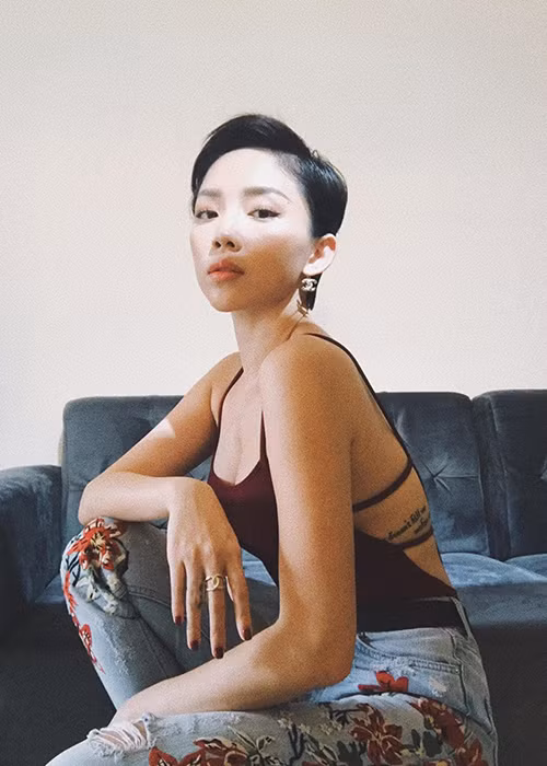 Ở tuổi 30, bạn gái của Hoàng Touliver tiếp tục theo đuổi hình ảnh gợi cảm cô xây dựng trong 5 năm trở về Việt Nam hoạt động nghệ thuật.