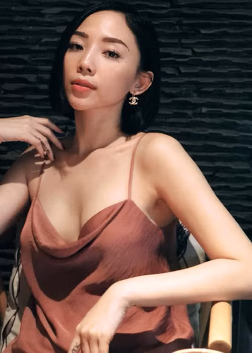 Dù lúc biểu diễn hay ngoài đời thường, Tóc Tiên đều lựa chọn trang phục tôn những đường cong đẹp hoàn hảo.