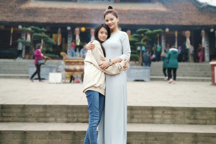 Theo Ngôi sao, Vũ Thu Phương đón hai con riêng của chồng về sống chung khoảng 1 năm nay.